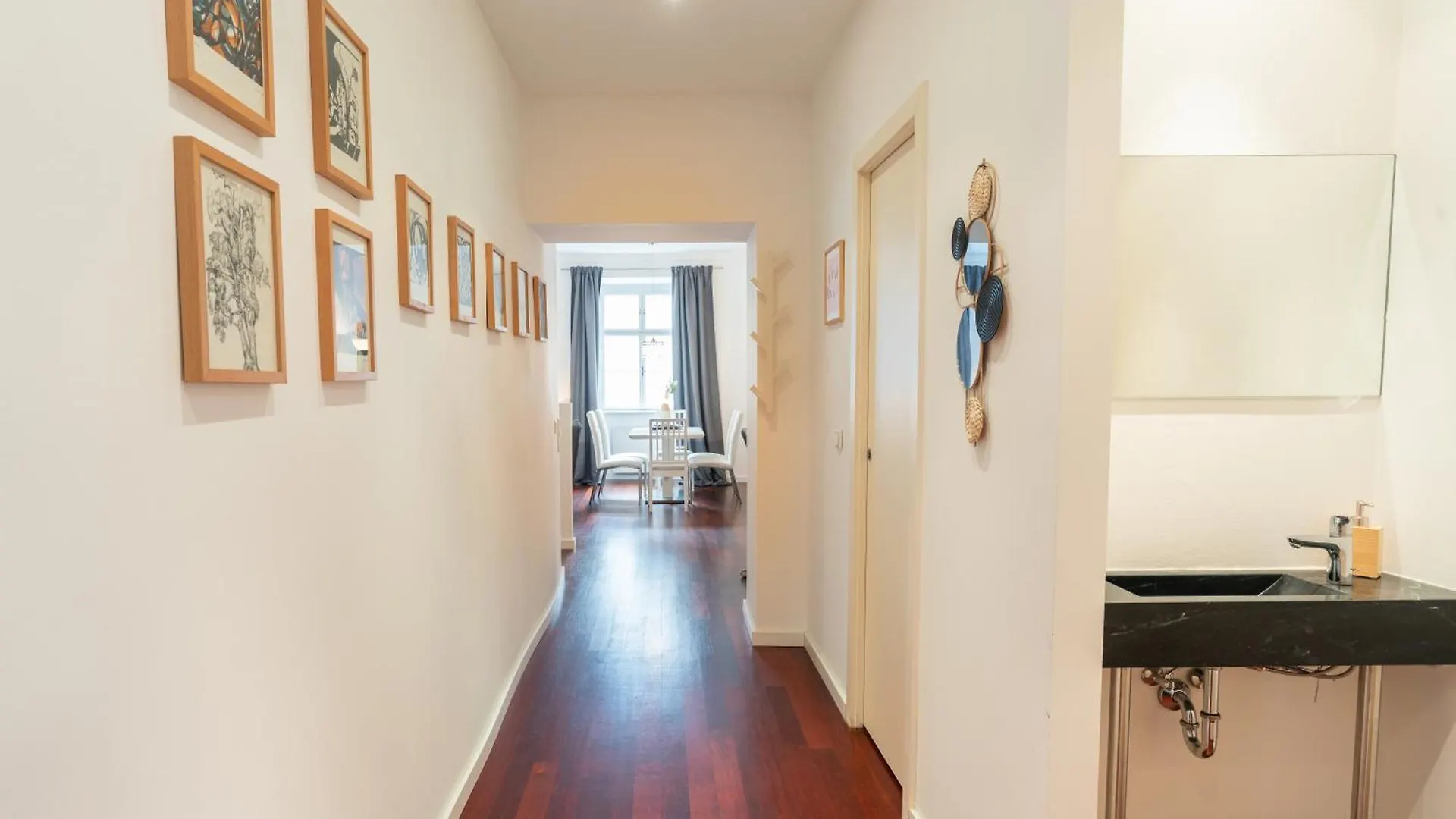 Premium Suites Vienna - La Belle Vie 0*,